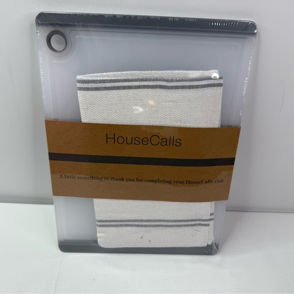 New HouseCalls White and Blue Towel & Cutting Board Set - Picture 1 of 4